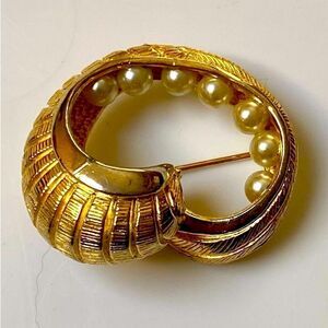 Vintage Castlecliff Brooch 